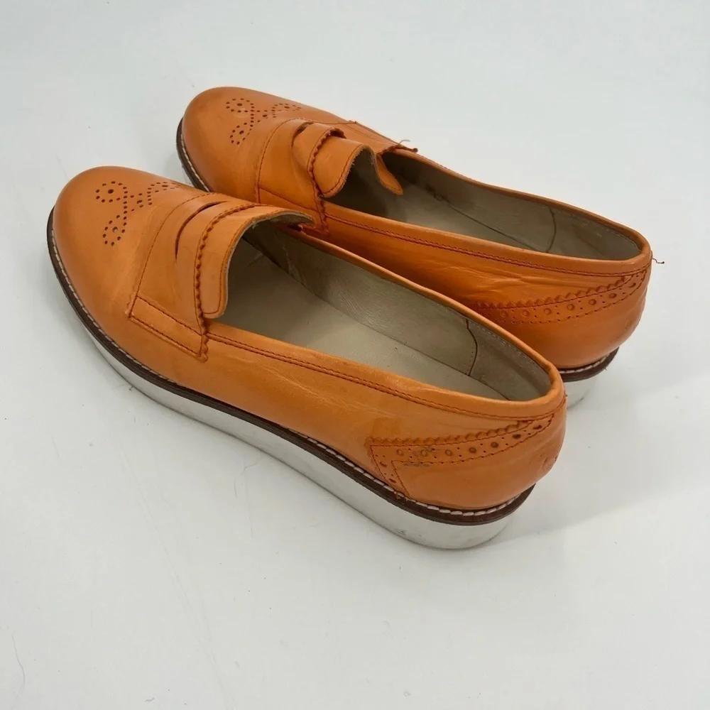 DNA Mind Body & Sole brown orange loafers shoes 7 (size 39)